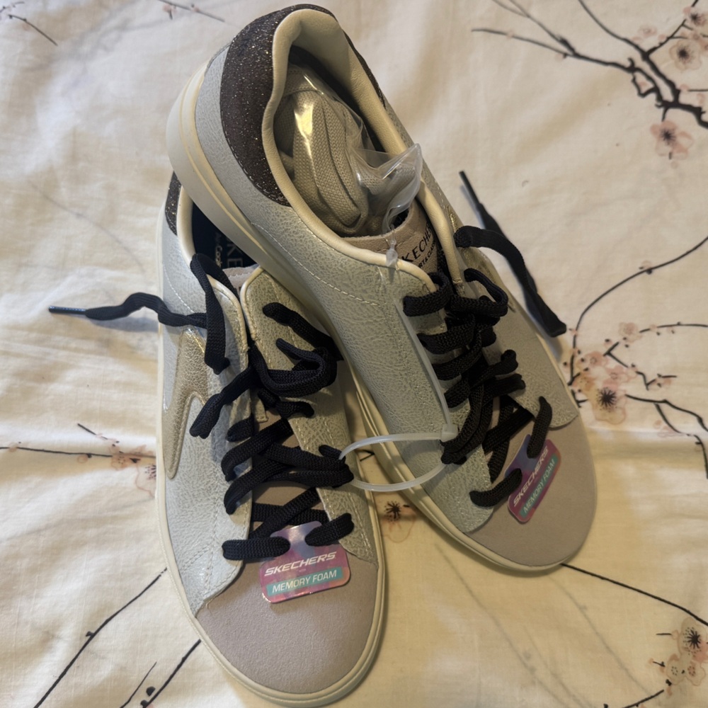 NWT Skechers Women's Gray Sneakers/ Sz 8.5